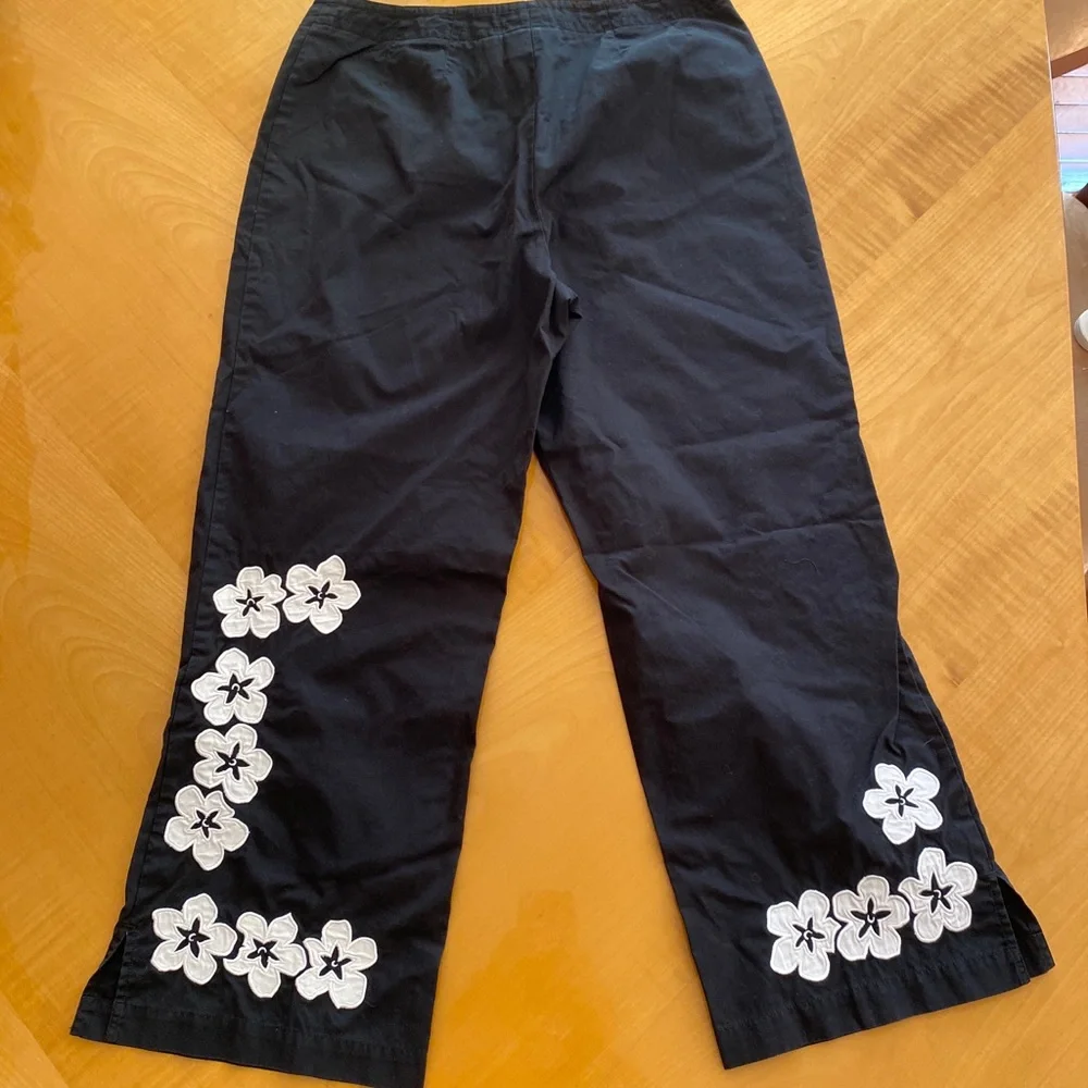 Liz Claiborne Women Michaela Black White Floral Ankle Length Pants Size 8P - Picture 5 of 7